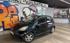 Кола слезе в подлеза на Орлов мост в София