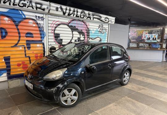 Кола слезе в подлеза на Орлов мост в София