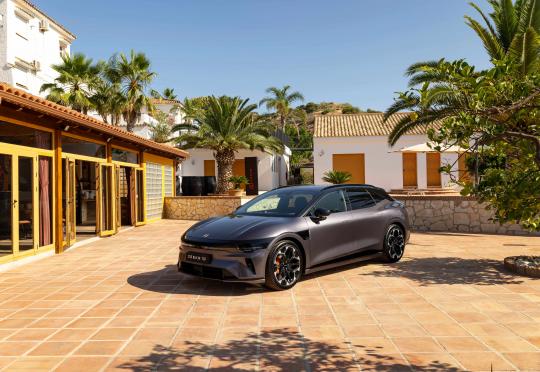 Zeekr 7GT дебютира в Европа и избухна с 3800 предварителни продажби