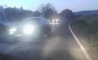 Снимаха шофьор, изпреварващ нагло в участък с колчета! (Видео)