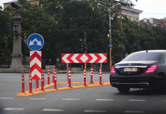 Приемат залози колко ще издържи новият остров на Орлов мост в София