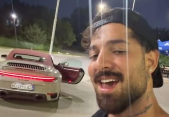 Емрах Стораро кара Porsche-то си в пешеходна зона (Видео)