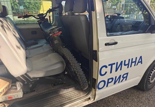 Полицаи отнеха електрически мотор от тийнейджър