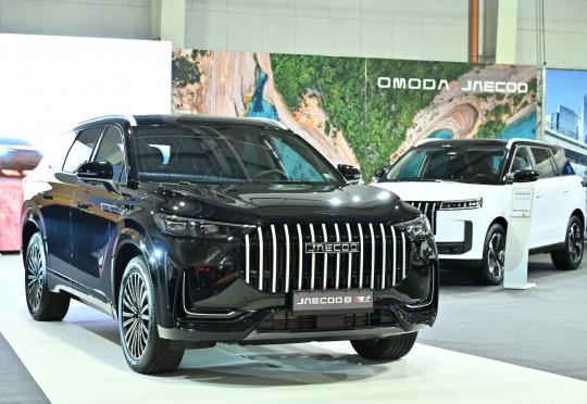 На Asia Motor Show представиха новия 8 SHS-P, топ модела на Jaecoo