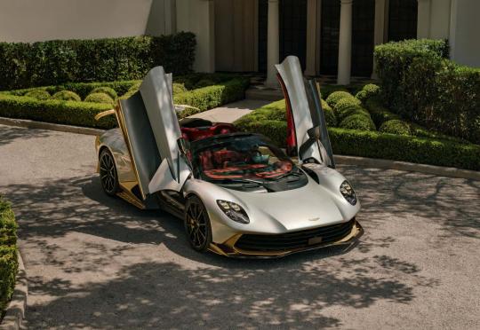 Aston Martin Valhalla Spider развива 350 км/ч със свален покрив
