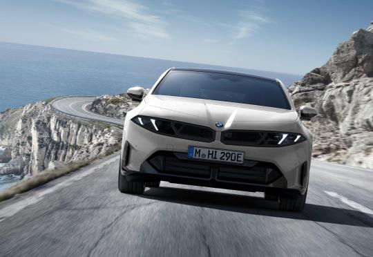 BMW връща задното предаване за хечбека си