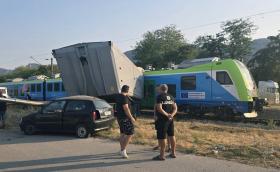 Един от новите влакове Skoda се сблъска с тир на ЖП прелез
