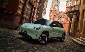 Бестселърът Geely E2 вече е у нас с цени от 22 хил. евро