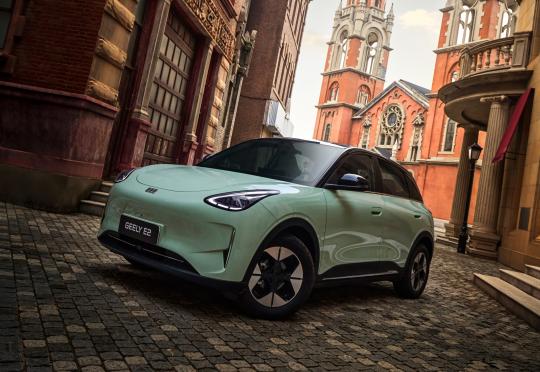 Бестселърът Geely E2 вече е у нас с цени от 22 хил. евро