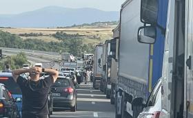 Приеха забраната тирове да изпреварват на магистрала