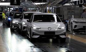 Volkswagen удължава работното време в заводите си