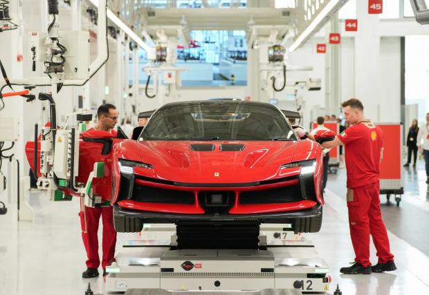 Ferrari дава рекорден бонус на служителите си след успешна 2025 г.