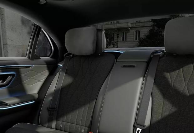 За първи път в историята S-класа ще се предлага с платнени седалки