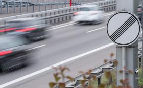 Грийнпийс иска забрана за лични автомобили в Германия в неделите