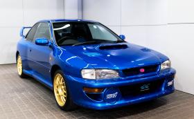 Това 1998 Subaru Impreza WRX STI 22B е на 272 км. Продават го за 850 хил. лв.!