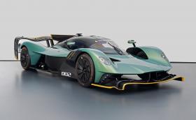 Някой продава един от 40-те Aston Martin Valkyrie AMR Pro