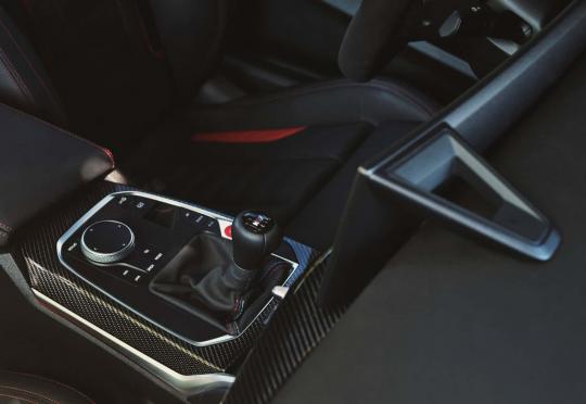 BMW търси начини да запази ръчните скорости в моделите M