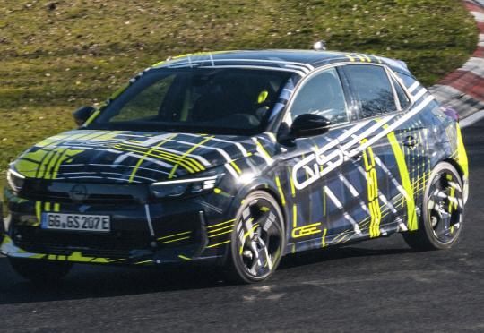 Тестват здраво новия Opel Corsa GSE на Нюрбургринг