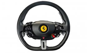 Ferrari предлага подмяна на тъч бутоните на волана с физически