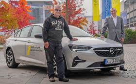 Opel Insignia с дизелов мотор измина над 2000 км с едно зареждане
