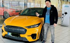 Асен Блатечки се похвали с чисто нов електрически Mustang