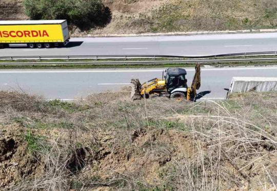 Започна укрепване на падналата подпорна стена при 16-ти км на магистрала 'Струма'