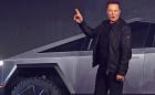 Илон Мъск потвърди: Остава начело на Tesla поне още пет години