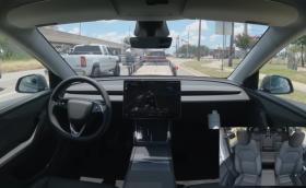 Tesla достави автомобил на клиент изцяло автономно