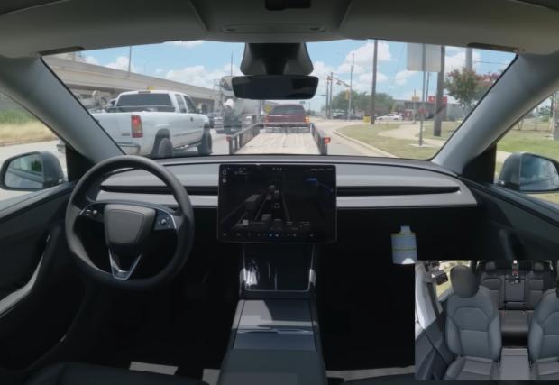 Tesla достави автомобил на клиент изцяло автономно
