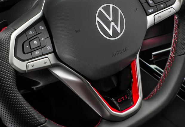 Фейслифт на VW ID.4 връща физическите бутони в кабината