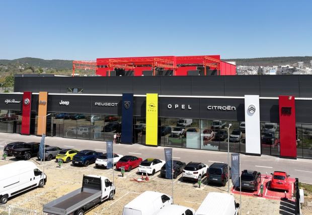 Вносителят на Peugeot, Citroen и Opel във Варна предлага безплатен автомобил за абитуриент