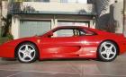 Това Ferrari крие безумен двигател под капак си