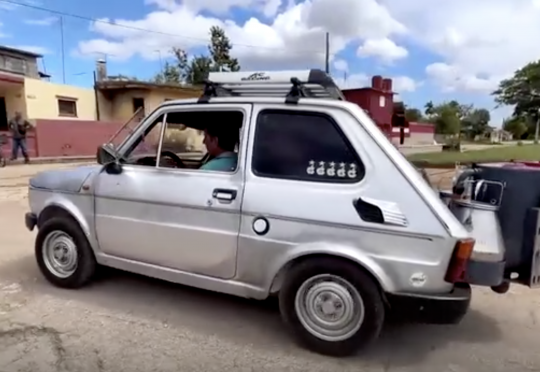 Кубинец преработи своя Fiat да работи на въглища