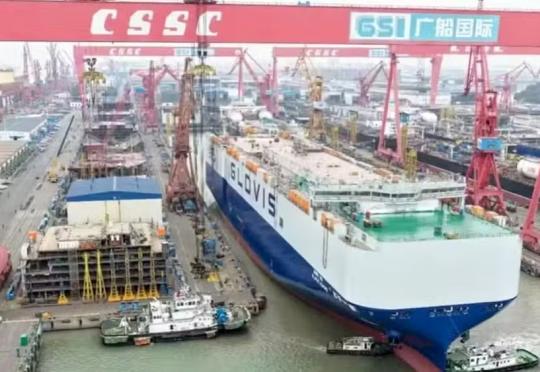 Най-големият кораб за превоз на коли в света вече е в експлоатация