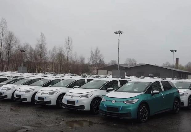 Продажбите на електромобили задминаха тези на чисти ДВГ в Германия