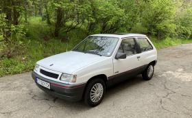Авто пазар: Автентичен Opel Corsa A от 1991 г. струва 5000 лева