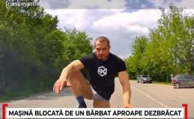 Близо до Русе мъж по гащи се качи върху колата на румънско семейство (Видео)