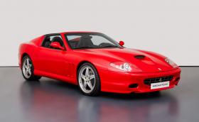 1 от 43: Ferrari Superamerica с ръчна кутия, което се продава