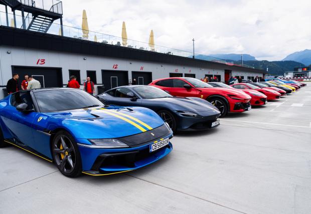 Над 30 автомобили Ferrari се събраха на писта A1 Motor Park