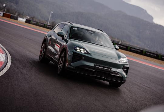 Първо каране на най-мощното серийно Porsche с 1156 к.с.