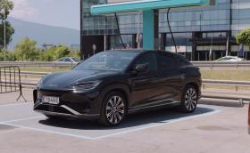 Международната делегация на проекта „Marco Polo Drive“ посети шоурума на BYD в София