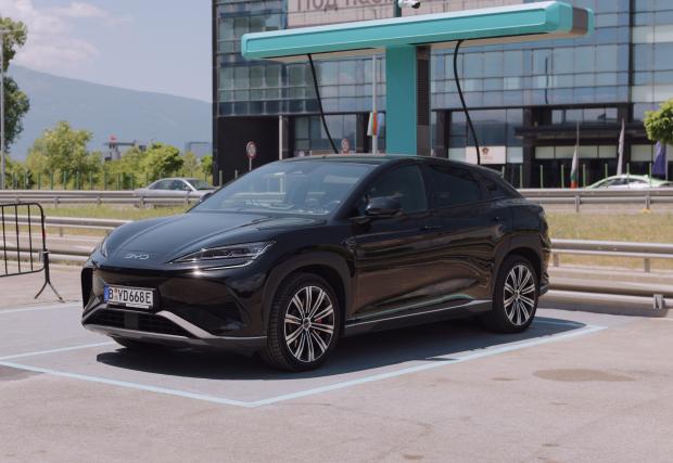 Международната делегация на проекта „Marco Polo Drive“ посети шоурума на BYD в София