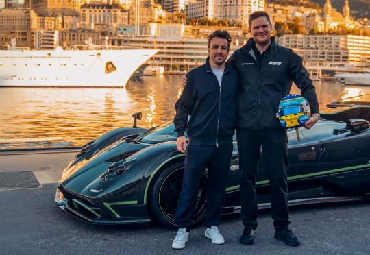 Алонсо си купи рядко Pagani Zonda
