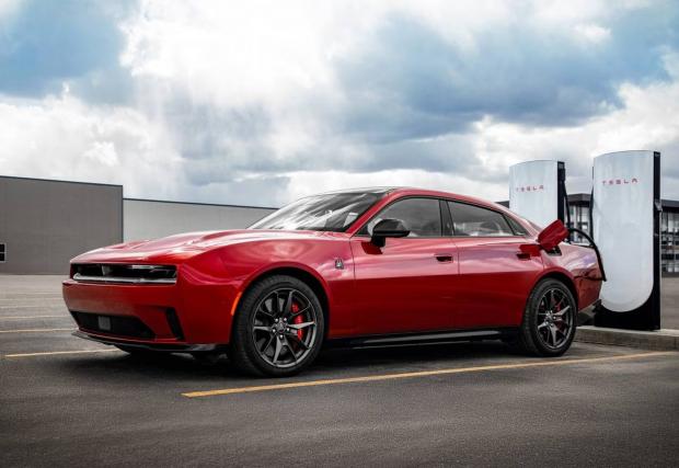Dodge Charger се завръща в Европа с електрическо и бензиново задвижване