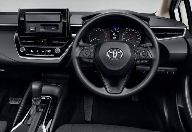 Toyota пусна заводска Corolla с пет педала