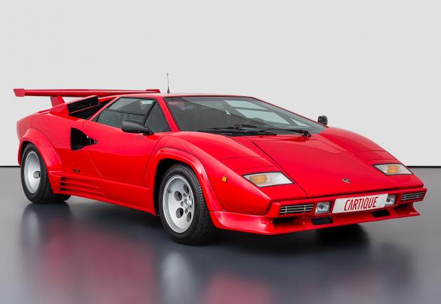 Автомобиль lamborghini countach