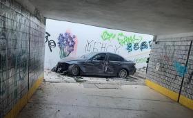 Шофьор на BMW E90 влезе в подлез във Варна