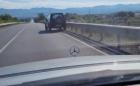 Viral видео от Facebook: Шофьорът на този автомобил НЕ е пиян