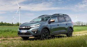 ВИДЕО: Dacia Jogger хибрид в ролята на семеен автомобил