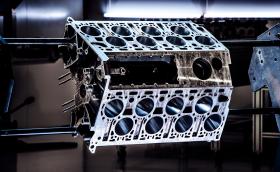 Колосалният 8-литров W16 двигател на Bugatti: последният по рода си. Видео
